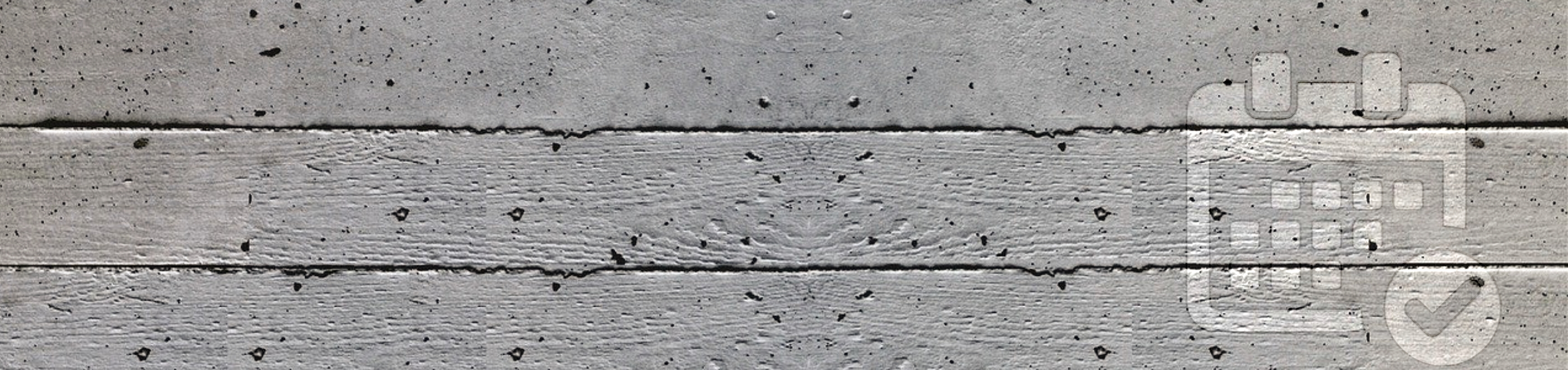 Mur de béton gris avec pores et rainures horizontales.
